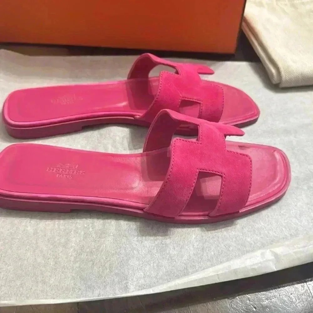 HERMES ROSE FUCHSIA SUEDE GOATSKIN ORAN  SANDAL’s
Sz38 - Picture 9 of 10